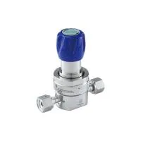 Регулятор AMFLO UHP AU23 Материал: Код S (Body-SUS316L VAR; Poppet, Nozzle,Gland-SUS316L;Diaphragm-Hastelloy®C-22,Seat: PCTFE) ; Поверхность 0.25 um; 3х портовый, вх. давл. 206 бар, CV-0.9